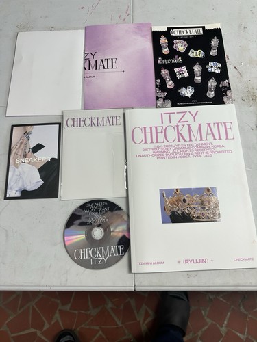 Itzy mini album checkmate - itzy,