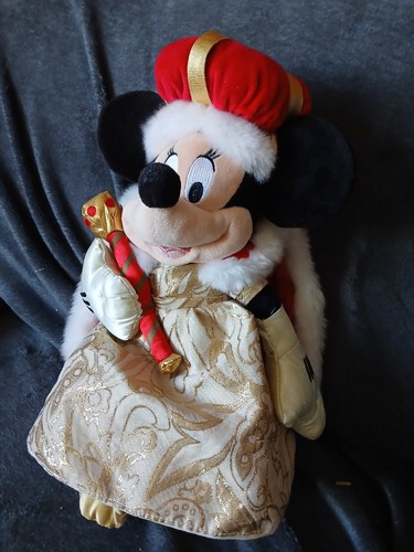 Disney store london queen - london,
