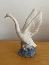 Lladro Nao Swan, "Ready to Fly", by Antonio Ruiz 8" Perfect & Stunning Figure