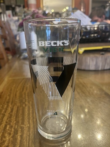 Becks vier lager - pint, beer