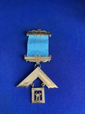 RARER VINTAGE 1990's MASONIC PAST MASTERS JEWEL.VALE ROYAL LODGE no.263.  (98A).