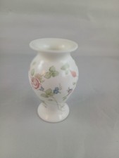 Wedgwood Rosehip Bud Vase 9 cm