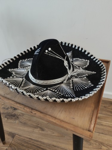 Authentic salazar yépez black - authentic,