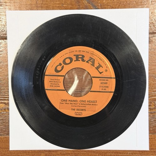 Doo wop escorts one hand - wop,