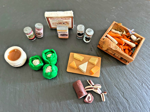 Miniature dolls house - 1:12,