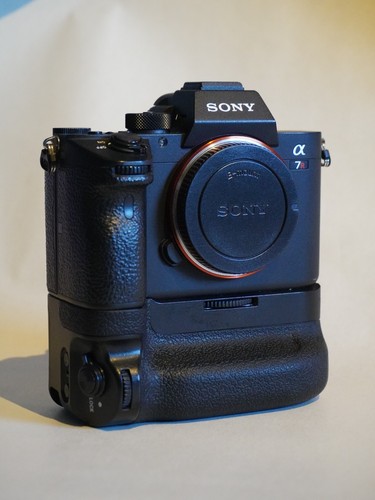 Sony alpha a7r iii - sony,