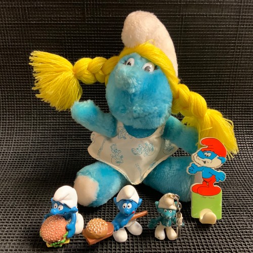 Vintage smurfs figure keyring - smurfs,