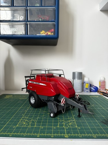 Universal hobbies massey - universal,