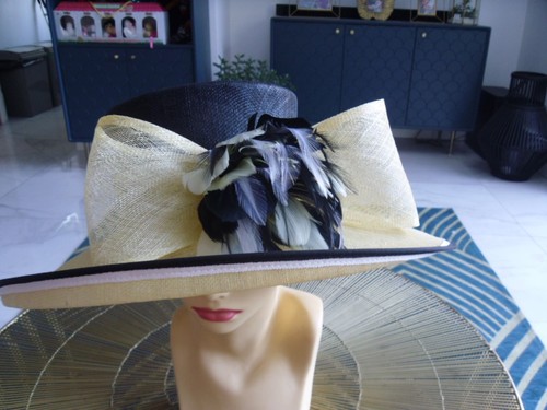 Beautiful pale lemon and navy - lemon,