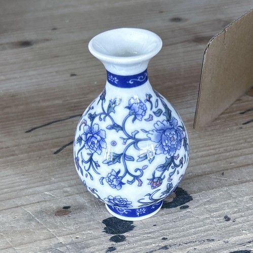 Decorative flower vase artist - decorative,