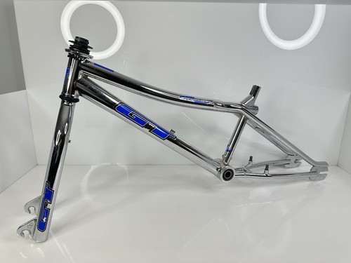 Vintage 1998 bicycles - vintage, gt