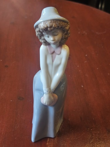 Nao lladro too - nao, “too