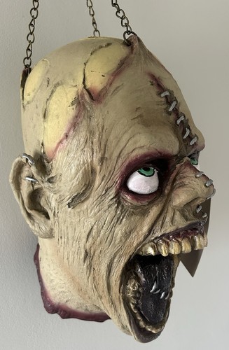 Halloween hanging severed head - hanging,