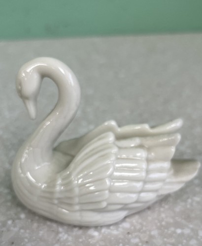 Lenox mini porcelain swan - mini,