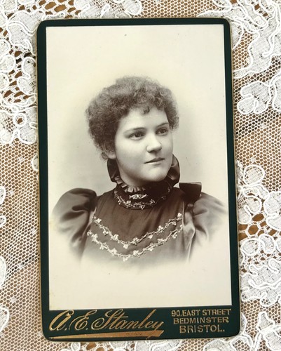 Victorian cdv woman with - cdv,,