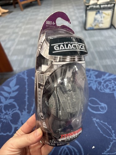 Battlestar galactica titanium - battlestar,