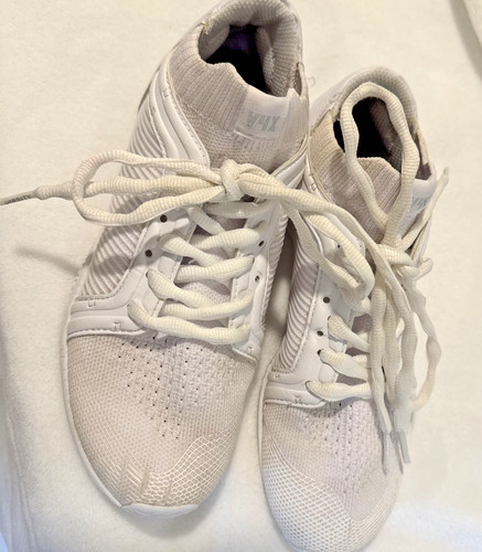 Varsity v4x cheer shoes size - v4x,