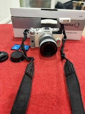 PENTAX Q Mirrorless Camera White w/02 Standard Zoom Lens Kit