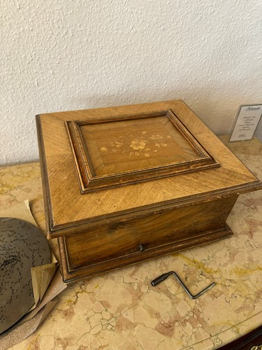 Polyphonic antique with - polyphonic,