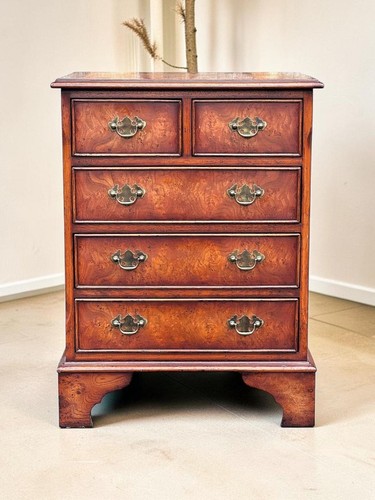 Small figured walnut chest - chest, of