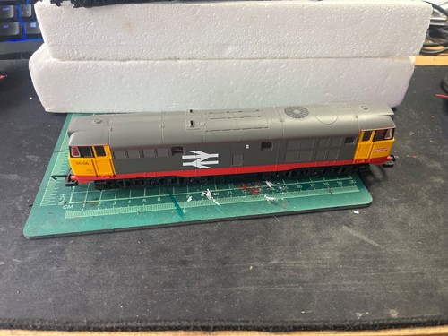 Lima class railfreight - 31, red