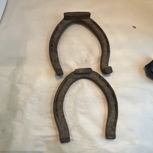 Lot rusty old horseshoe - rusty,