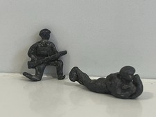 2x Vintage Lead Toy Soldiers