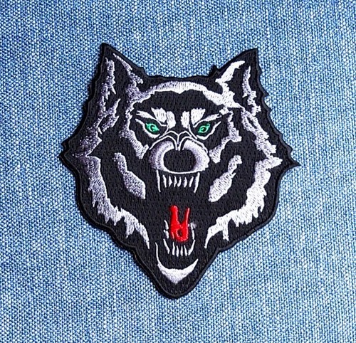 Grey snarling wolf iron - grey,