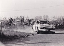 VAUXHALL CHEVETTE 2300HSR REG No.KFL 305W CORNERING ON RALLY PHOTOGRAPH.
