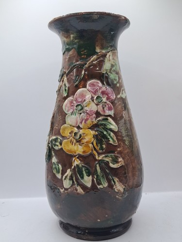 Longpark floral design vase - design,