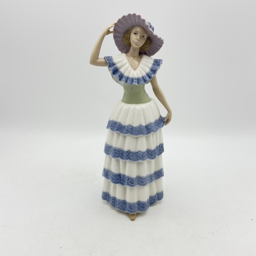 Lladro nao figurine 6319 lady - nao,