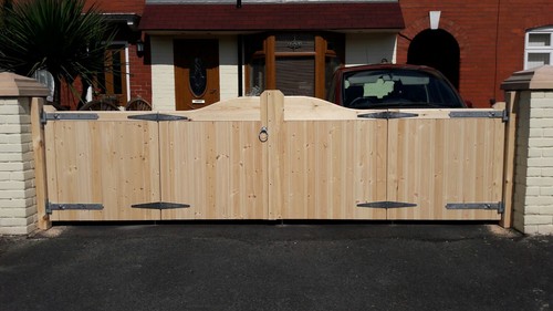 Wooden driveway entrance gates - driveway,