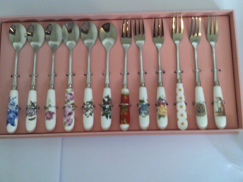 Cake forks and 6 tea - ,