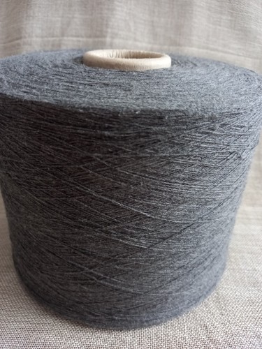 Machine knitting yarn