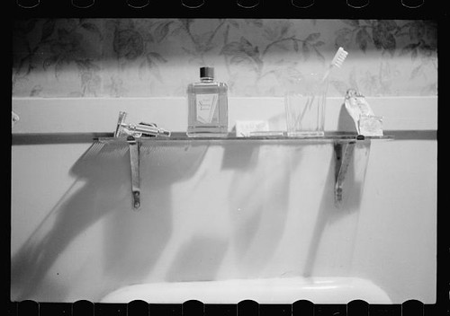 Photo 1930s bathroom shelf - bathroom,