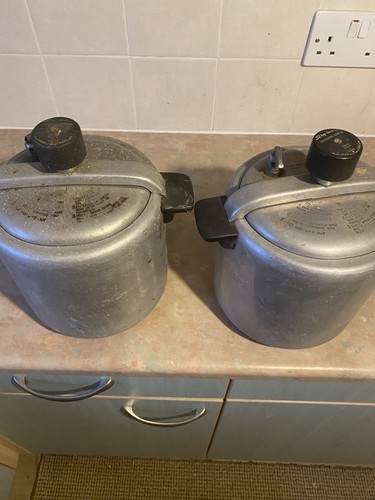 Vintage pressure cookers - 4,