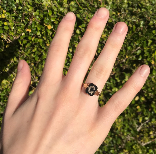 9ct gold black - 9ct, initial