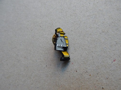 Fire brigade fireman pin badge - brigade,