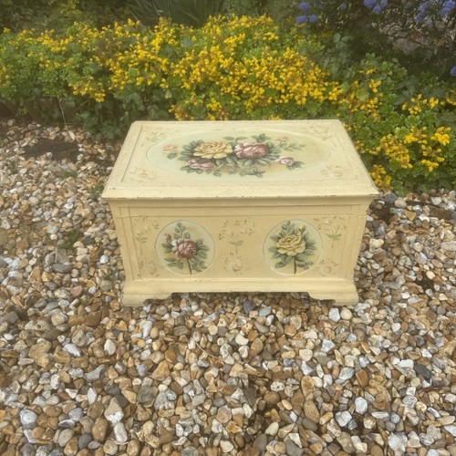 Small decorative floral - small,