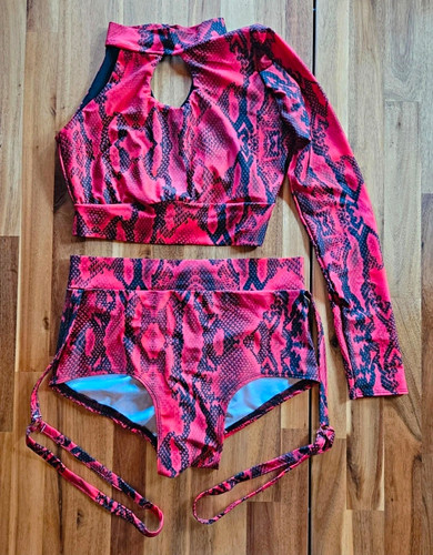 Snake print pole set high - print,
