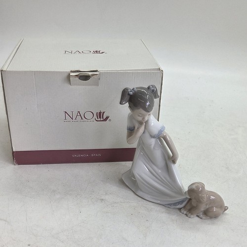 Nao lladro porcelain - by,