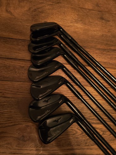 Limited edition black mizuno - edition,