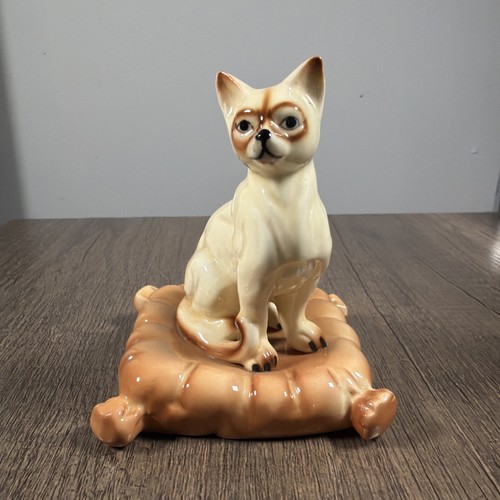 Siamese cat ornament sitting - cat,