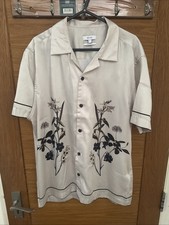 GRAPHIC PRINT CUBAN-COLLAR SHIRT IN WHITE