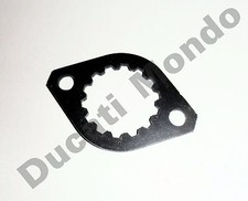 Front sprocket retaining plate