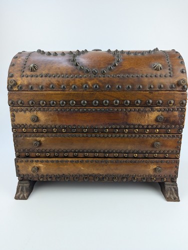 Large vintage wooden chest - large,