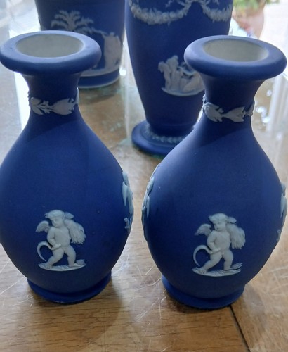 Wedgwood matched pair - .a,