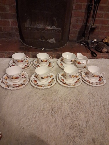 Pretty vintage colclough bone - pretty,