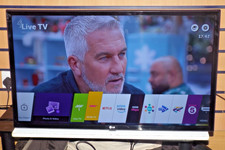 LG 32" SMART TV **WITH WALL