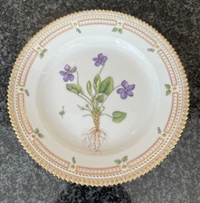 Royal Copenhagen Flora Danica 3573 Plate 1st Quality Viola Hirta L 19.5 Cm